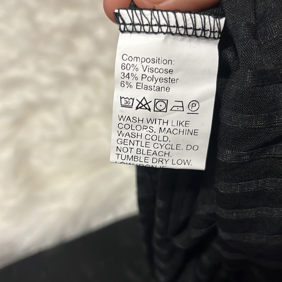 Solid black one shoulder shein shirt - Picture 4 of 4